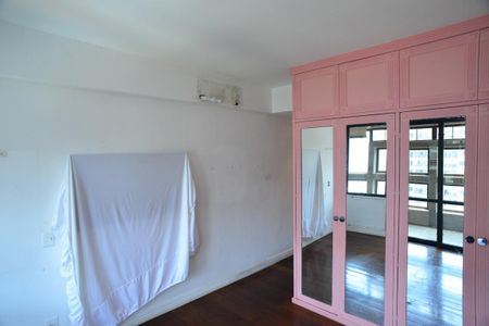 Apartamento à venda com 247m², 4 quartos e 4 vagasSuíte 2