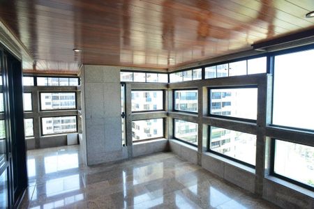 Apartamento à venda com 247m², 4 quartos e 4 vagasVaranda