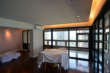 Apartamento à venda com 247m², 4 quartos e 4 vagasSala