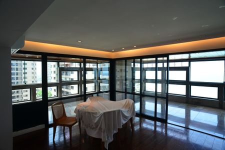 Apartamento à venda com 247m², 4 quartos e 4 vagasSala