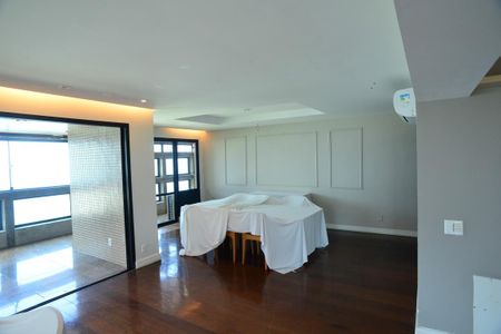 Apartamento à venda com 247m², 4 quartos e 4 vagasSala