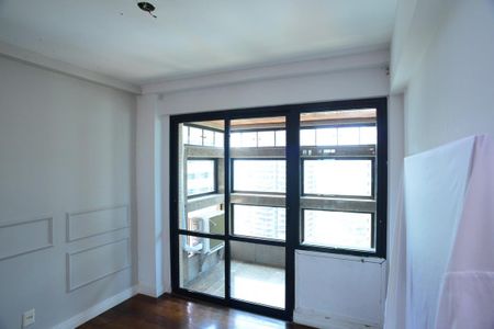 Apartamento à venda com 247m², 4 quartos e 4 vagasSuíte 2