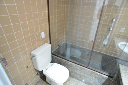 Apartamento à venda com 247m², 4 quartos e 4 vagasBanheiro da Suíte 1