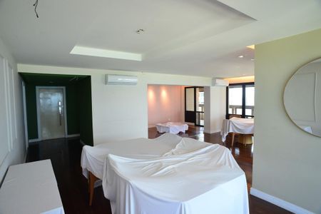 Sala de apartamento à venda com 4 quartos, 247m² em Barra da Tijuca, Rio de Janeiro
