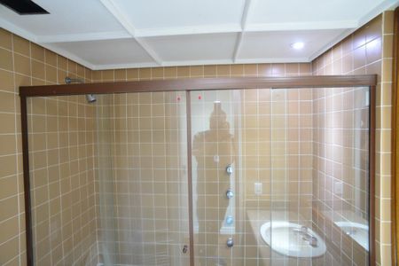 Apartamento à venda com 247m², 4 quartos e 4 vagasBanheiro da Suíte 1