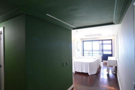 Apartamento à venda com 247m², 4 quartos e 4 vagasEntrada