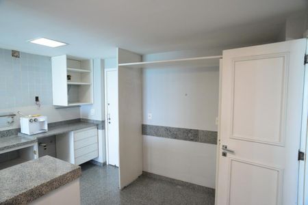Apartamento à venda com 247m², 4 quartos e 4 vagasCozinha