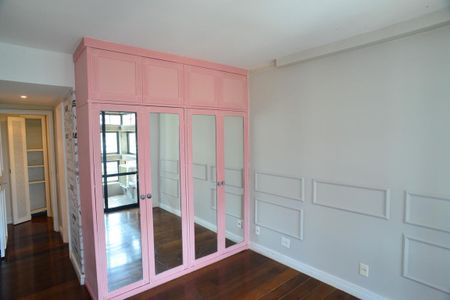 Apartamento à venda com 247m², 4 quartos e 4 vagasSuíte 2