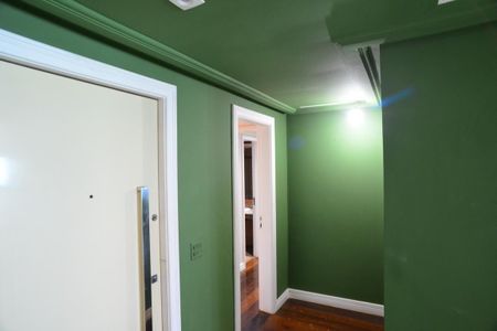 Apartamento à venda com 247m², 4 quartos e 4 vagasEntrada