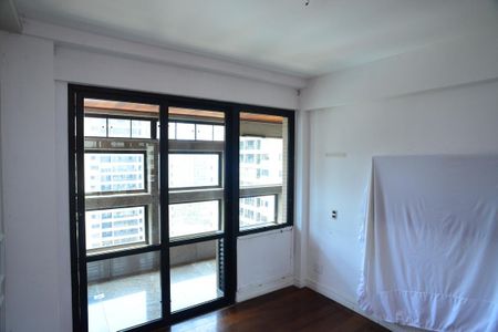 Apartamento à venda com 247m², 4 quartos e 4 vagasSuíte 2