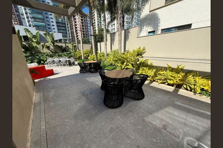 Apartamento à venda com 77m², 2 quartos e sem vagaÁrea comum