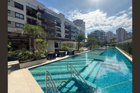 Apartamento à venda com 77m², 2 quartos e sem vagaÁrea comum