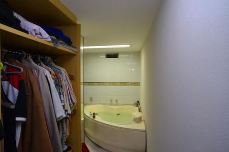 Apartamento à venda com 138m², 2 quartos e 2 vagasCloset