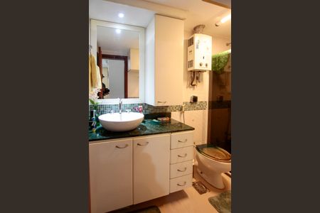 Apartamento à venda com 138m², 2 quartos e 2 vagas Apartamento à venda com 138m², 2 quartos e 2 vagasBanheiro da Suíte