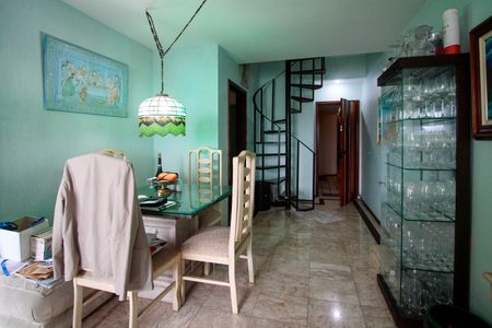 Apartamento à venda com 138m², 2 quartos e 2 vagas Apartamento à venda com 138m², 2 quartos e 2 vagasSala