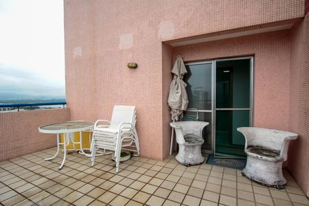 Apartamento à venda com 138m², 2 quartos e 2 vagas Apartamento à venda com 138m², 2 quartos e 2 vagasVaranda da Sala