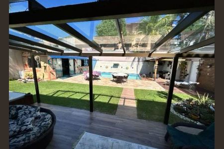 Casa à venda com 4 quartos, 720m² em Barra da Tijuca, Rio de Janeiro