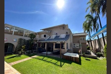 Casa à venda com 4 quartos, 720m² em Barra da Tijuca, Rio de Janeiro