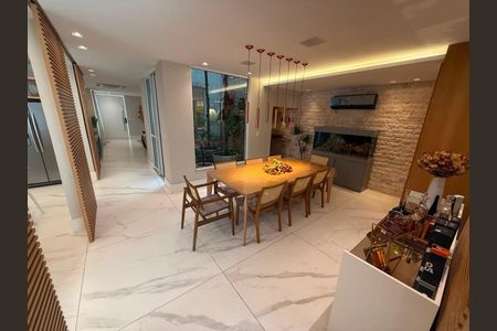 Casa à venda com 4 quartos, 550m² em Barra da Tijuca, Rio de Janeiro