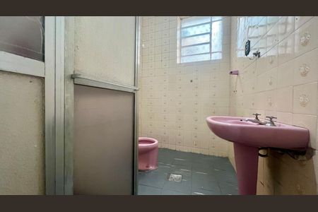 Banheiro de apartamento à venda com 2 quartos, 70m² em Cruzeiro, Belo Horizonte