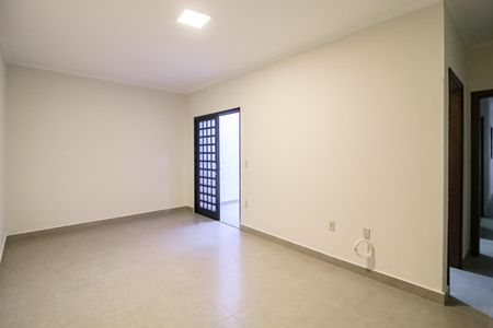 Casa para alugar com 120m², 2 quartos e 2 vagas Casa para alugar com 120m², 2 quartos e 2 vagasSuite