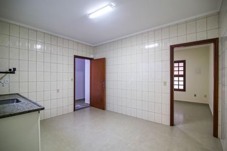 Casa para alugar com 120m², 2 quartos e 2 vagas Casa para alugar com 120m², 2 quartos e 2 vagasCozinha