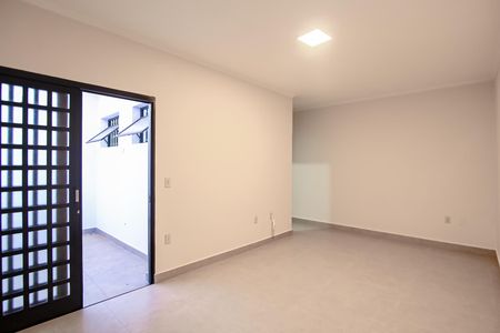 Casa para alugar com 120m², 2 quartos e 2 vagas Casa para alugar com 120m², 2 quartos e 2 vagasSuite