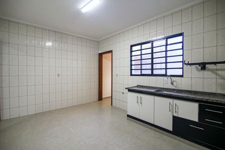 Casa para alugar com 120m², 2 quartos e 2 vagas Casa para alugar com 120m², 2 quartos e 2 vagasCozinha