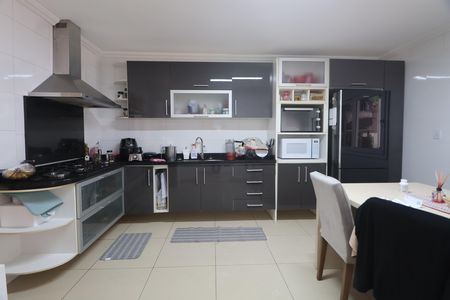 Casa à venda com 355m², 5 quartos e 4 vagasCozinha - Armários