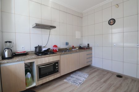 Casa à venda com 355m², 5 quartos e 4 vagasCozinha - Armários - Casa 2