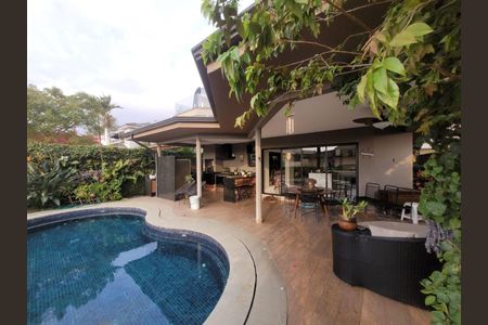 Casa à venda com 260m², 3 quartos e 4 vagasVaranda da Cozinha