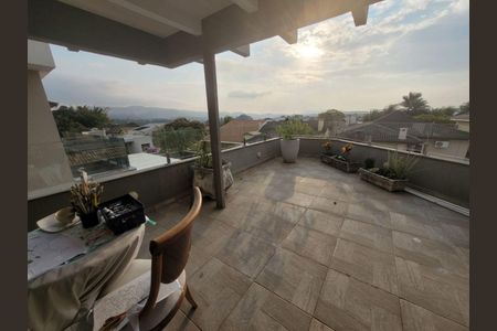 Casa à venda com 260m², 3 quartos e 4 vagasVaranda da Cozinha