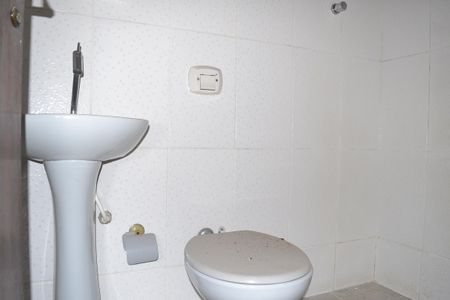 Casa de condomínio à venda com 105m², 3 quartos e 2 vagasBanheiro Social