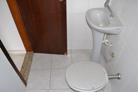 Casa de condomínio à venda com 105m², 3 quartos e 2 vagasBanheiro Social