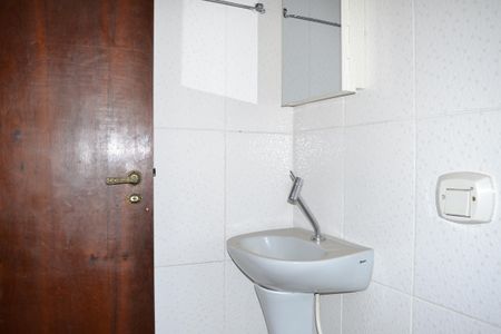 Casa de condomínio à venda com 105m², 3 quartos e 2 vagasBanheiro Social