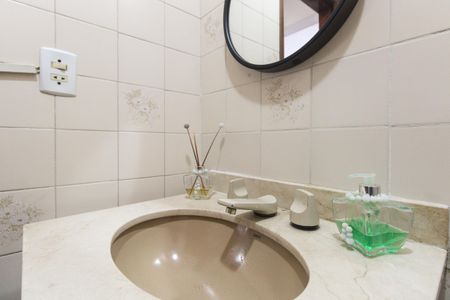 Casa à venda com 189m², 2 quartos e 2 vagasBanheiro Social