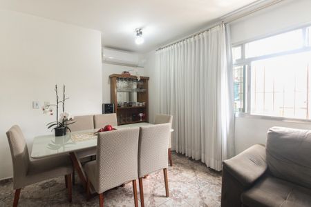 Casa à venda com 189m², 2 quartos e 2 vagasSala