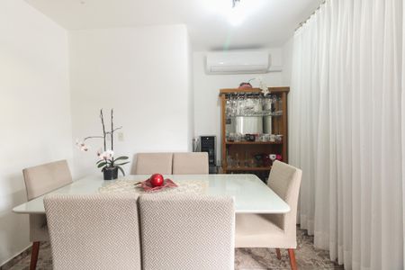 Casa à venda com 189m², 2 quartos e 2 vagasSala