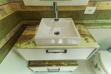 Casa de condomínio à venda com 170m², 2 quartos e 5 vagasBanheiro