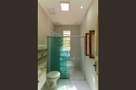 Casa de condomínio à venda com 170m², 2 quartos e 5 vagasBanheiro