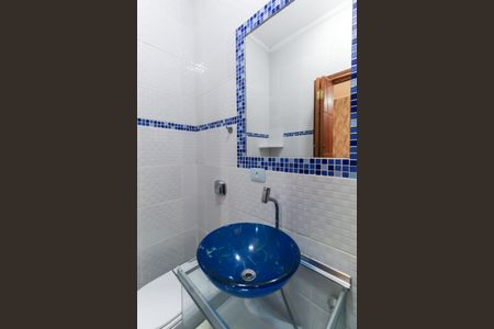 Casa de condomínio à venda com 170m², 2 quartos e 5 vagasBanheiro de serviço