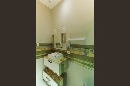 Casa de condomínio à venda com 170m², 2 quartos e 5 vagasBanheiro