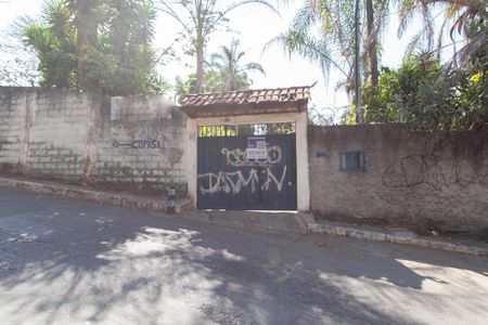 Casa à venda com 243m², 2 quartos e 6 vagasFachada