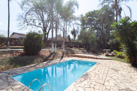 Casa à venda com 243m², 2 quartos e 6 vagasPiscina