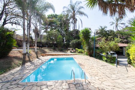 Casa à venda com 243m², 2 quartos e 6 vagasPiscina