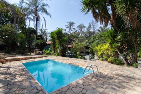 Casa à venda com 243m², 2 quartos e 6 vagasPiscina