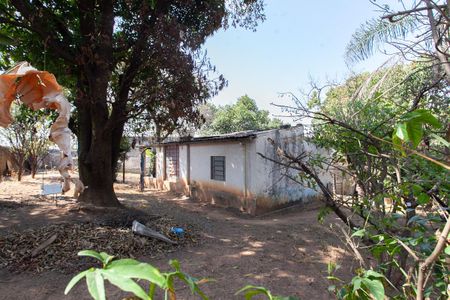 Casa à venda com 243m², 2 quartos e 6 vagasEdícula