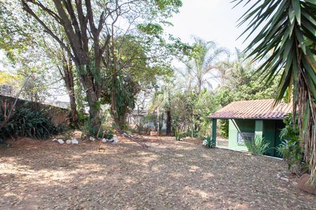 Casa à venda com 243m², 2 quartos e 6 vagasQuintal