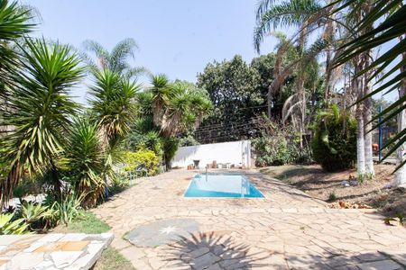 Casa à venda com 243m², 2 quartos e 6 vagasPiscina