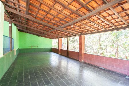 Casa à venda com 243m², 2 quartos e 6 vagasVaranda